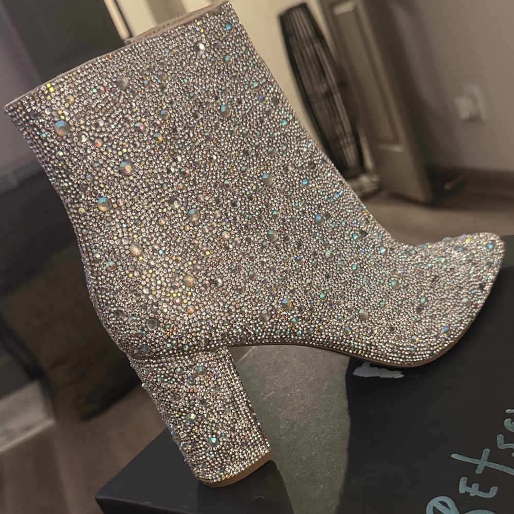 🔥Betsey Johnson🔥SB CADY RHINESTONE Silver Crystal-Studded Ankle Booties🔥NEW - Picture 16 of 16